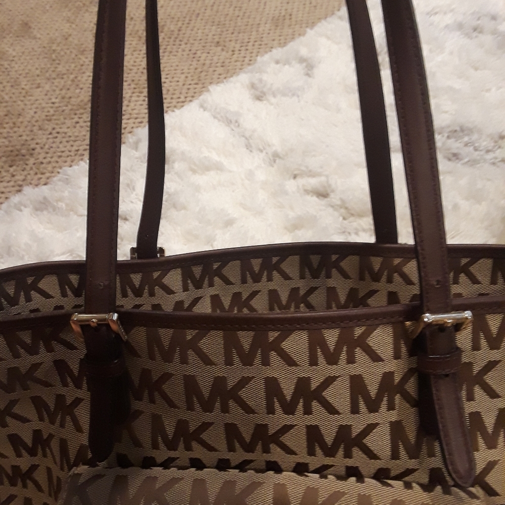 NWOT Michael Kors East West Monogrammed Voyager Tote - Picture 4 of 13
